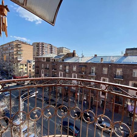יירבאן City Center Cute Flat 3 Rooms מראה חיצוני תמונה