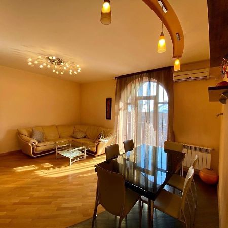 יירבאן City Center Cute Flat 3 Rooms מראה חיצוני תמונה