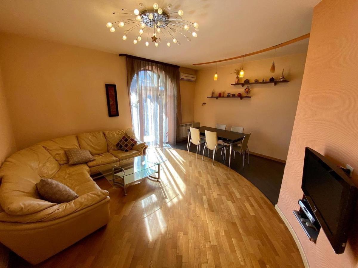 יירבאן City Center Cute Flat 3 Rooms מראה חיצוני תמונה